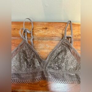 Victoria’s Secret Tan Lace Bralette Size Large